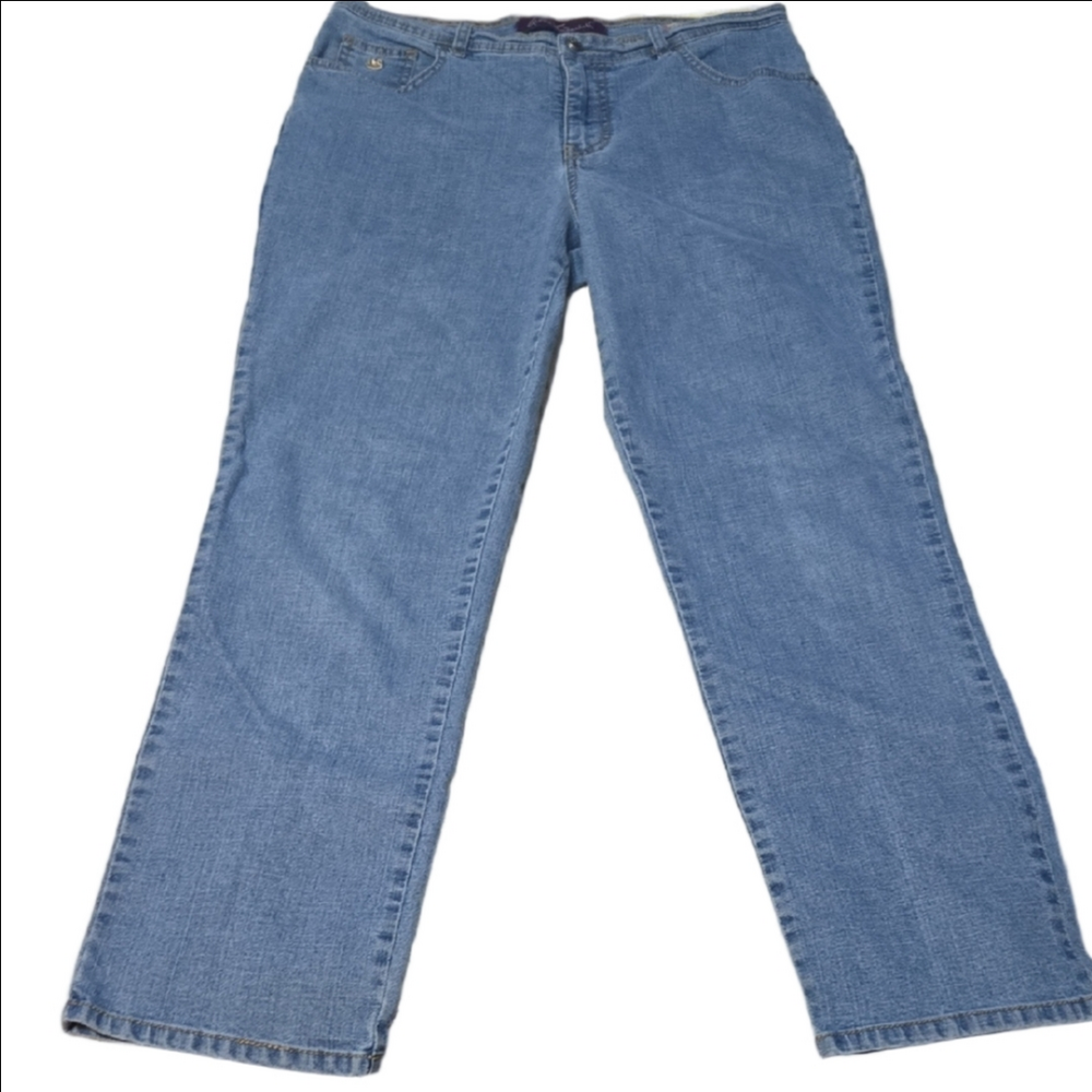 Gloria Vanderbilt Light Blue Amanda Straight Leg Short Jeans Size 10